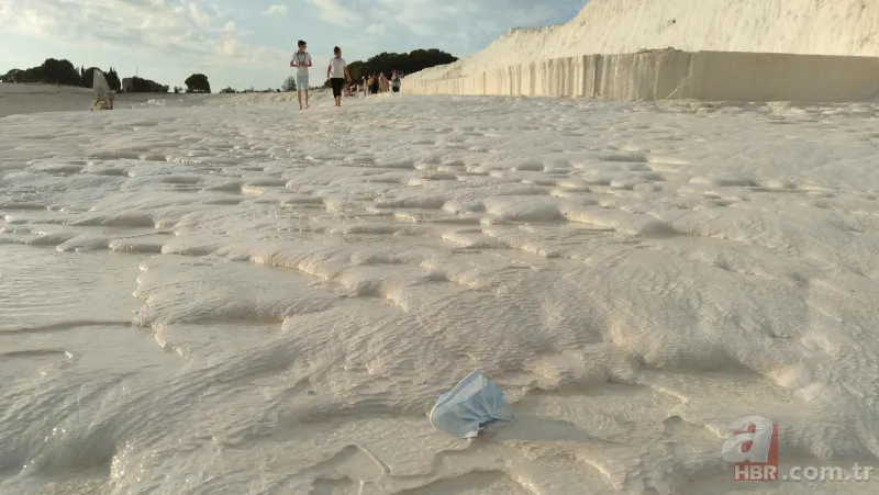 Pamukkale'de utandıran görüntüler! Ziyaretçiler tepki gösterdi 10