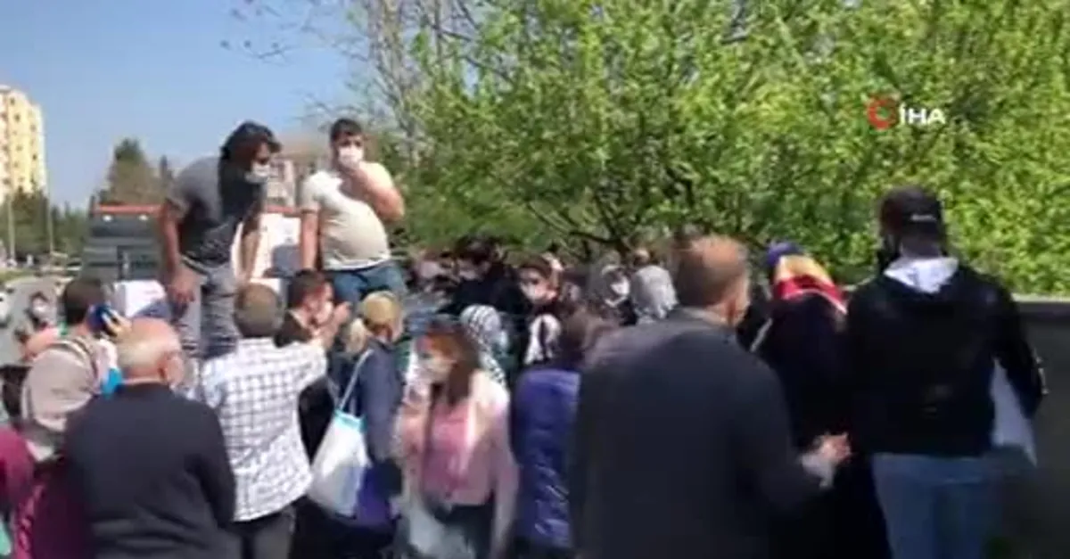 CHP'li İBB'den yardım rezaleti! İzdiham büyük tepki çekti