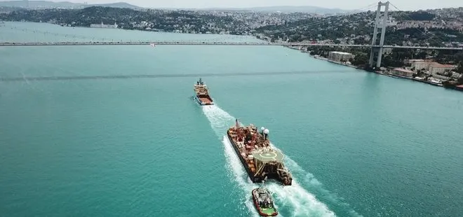 ‘Castoro 10’ isimli gemi İstanbul Boğazı’ndan geçti
