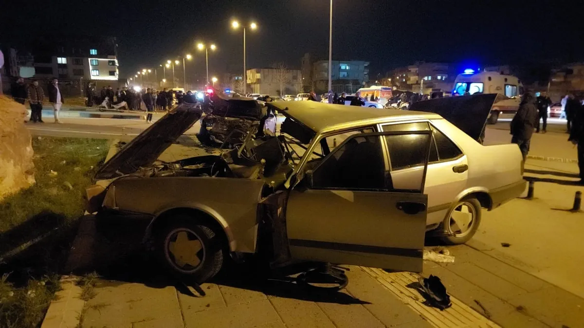 Gaziantep'te 2 otomobil çarpıştı: 7 yaralı
