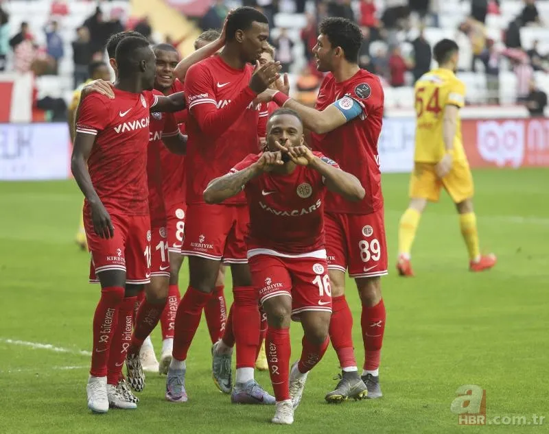 Galatasaray Fenerbahçe ve Beşiktaş'a fark attı! Gol iptallerinde çarpıcı istatistik: Mauro Icardi orada da zirvede 19