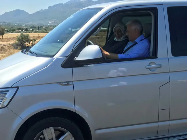 Binali Yıldırım, İstanbul-İzmir Otoyolu'nda minibüs kullandı - 4