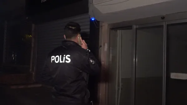 esiyle-tartisip-evine-gitmeyen-adamin-basina-gelmeyen-kalmadi-korku-dolu-gecede-imdadina-polis-yetisti-1666334498042.jpg Eşiyle tartışıp evine gitmeyen adamın başına gelmeyen kalmadı! Korku dolu gecede imdadına polis yetişti - 3
