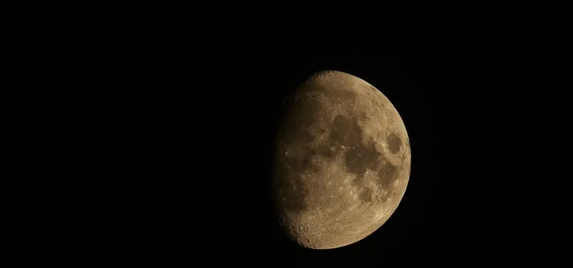 Bitlis Ahlat'ta ‘Şişkin Ay’ hayran bıraktı
