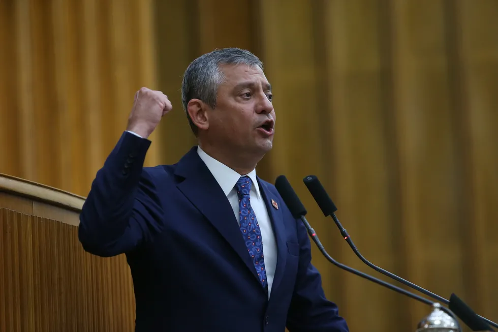Eski CHP Genel Sekreteri Mehmet Sevigen'den Özgür Özel'e çağrı: Silivri prangasından kurtulmalı - 1