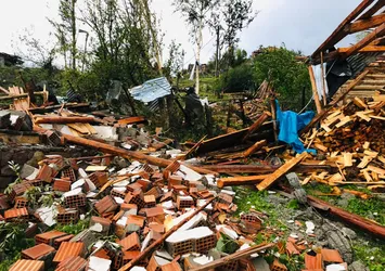Artvin’de hortum ve dolu! Çatılar uçtu