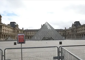 Louvre Müzesi'nde "100 kameralık" önlem