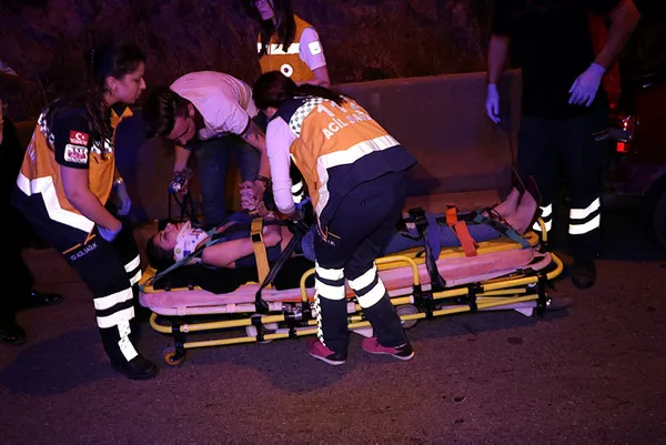 İzmir'de zincirleme trafik kazası: 5 yaralı - 2