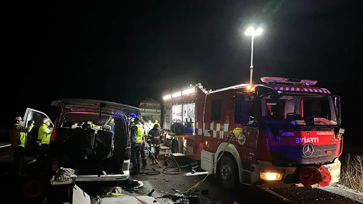 Otomobil hurdaya döndü, sürücüsü yaralı kurtuldu