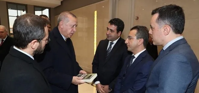 Başkan Erdoğan, ’Diplomatik Vahşet’i inceledi, ’Diplomatik Vahşet’in yazarlarından bilgi aldı