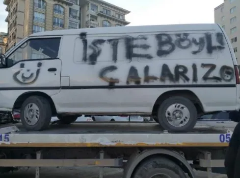 esenyurtta-caldiklari-aracla-soygun-yapip-iste-boyle-calariz-yazan-zanlilar-yakalandi-1640786470446.jpg Esenyurt’ta çaldıkları araçla soygun yapıp "işte böyle çalarız" yazan zanlılar yakalandı! - 1