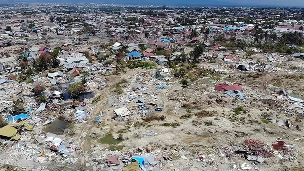 Endonezya’da dünyayı korkutan büyük deprem! Şiddeti açıklandı