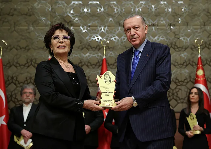 SON DAKİKA: Yunus Emre Yılı Doğru Türkçe Kullanımı Ödül Töreni | Başkan Erdoğan açıkladı! Turkuvaz Medya’ya ödül yağdı