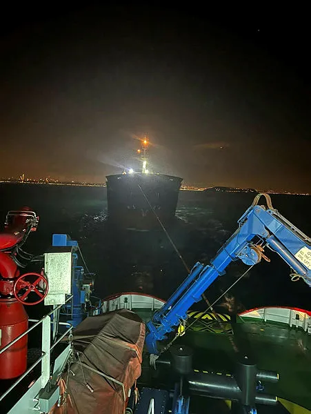 İstanbul Boğazı'nda 120 metre boyundaki kargo gemisi arızalandı - 1