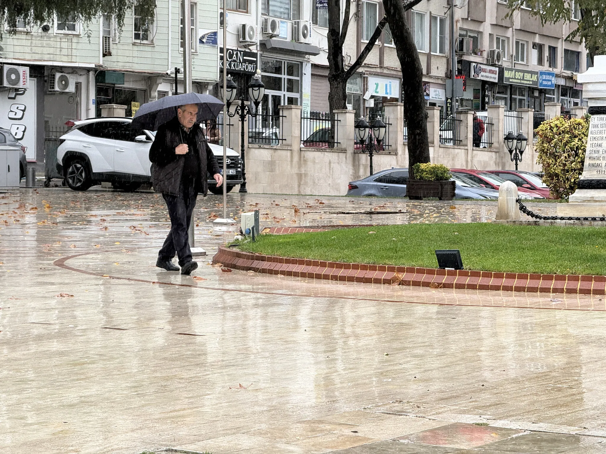 Meteoroloji'den sarı kodlu uyarı: İstanbul'a yeni sağanak dalgası geliyor! Yağışlar 16 Kasım'a kadar sürecek
