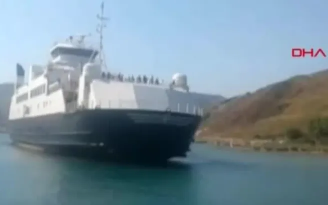 Gökçeada 1 isimli feribot karaya oturdu!