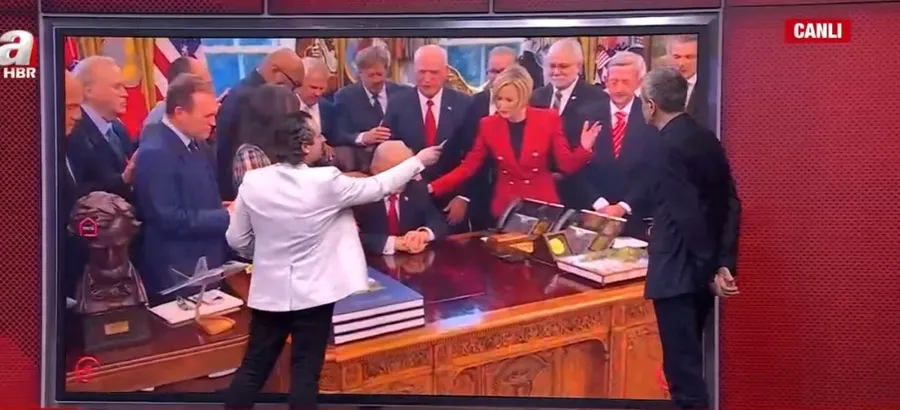 oval-ofiste-sir-ayin-trumpi-kusatan-evanjelist-ve-siyonist-lobi-desifre-oldu-1773005399667.jpg Oval Ofis’te sır ayin! Trump’ı kuşatan Evanjelist ve siyonist lobi deşifre oldu - 5