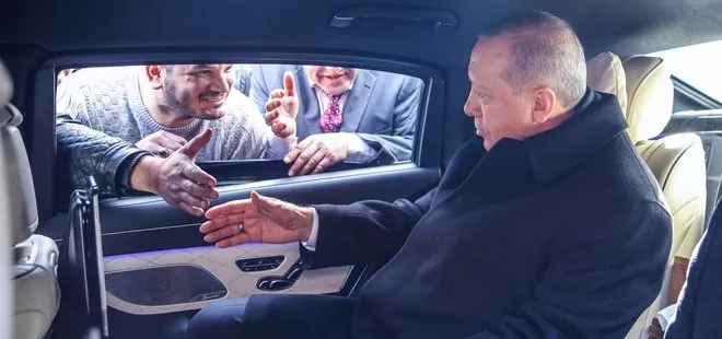Başkan Erdoğan onları görünce makam aracını durdurdu