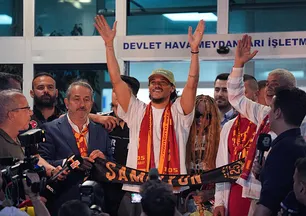 Sane Galatasaray formasıyla imzayı attı! İşte o görüntü