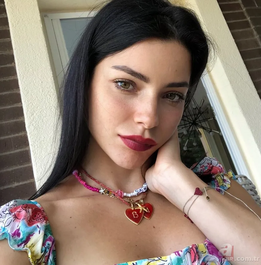 Merve Boluğur'dan şaşırtan fotoğraf! Takipçileri yorum yağmuruna tuttu! Kolye detayı... 4