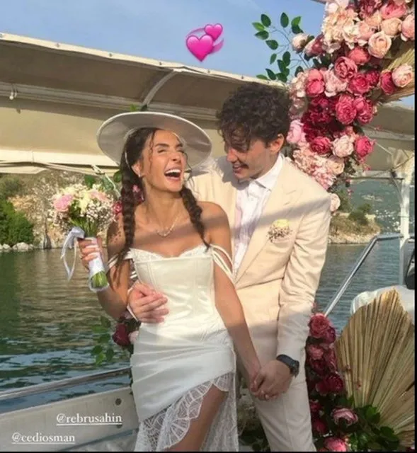 reytig-rekolari-kiran-destanin-akkizi-ebru-sahin-cedi-osman-ile-mutluluga-imza-atti-1656740280070.jpg Destan'ın Akkız'ı Ebru Şahin ved Cedi Osman ile mutluluğa imza attı - 4