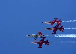Türk Yıldızları'ndan Konya’da nefes kesen gösteri