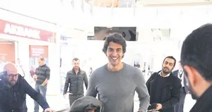 İbrahim Kutluay’dan nispet gülüşü