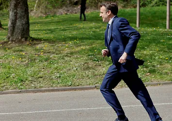 Macron hem "boş yaptı" hem de "taklitçi" çıktı