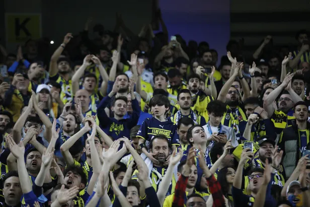 fb-gs-canli-izle-canli-anlatim-fb-gs-derbi-maci-canli-yayin-kesintisiz-izleme-linki-1673190202581.jpg FB-GS MAÇ SONUCU | FB-GS Derbi maçı kaç kaç bitti? 8 OCAK 2023 Fenerbahçe-Galatasaray Maç özeti - 5