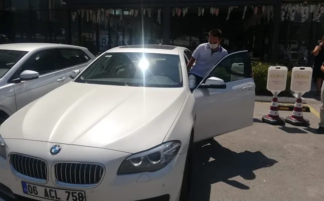 TYT birincisi olan Ankaralı Gürkan İnal'a öğretmeni lüks otomobilini hediye etti - 4