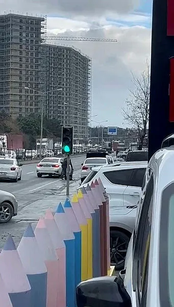 Esenyurt'ta cadde ortasında gasp - 2