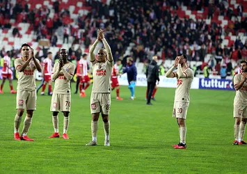 Galatasaray tarihi fırsatı tepti
