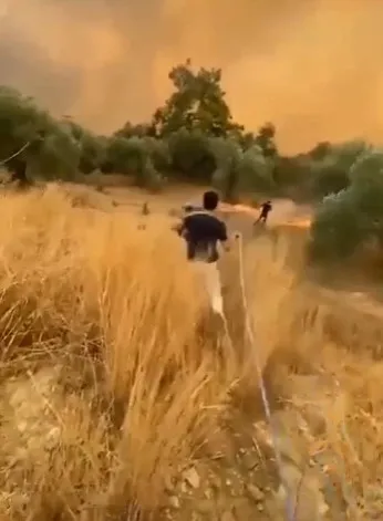 1627976472382.jpg Dehşete düşüren görüntüler! Saniyeler içinde alevler etrafı sardı - 4