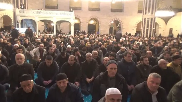 deprem-bolgesinde-mirac-gecesi-eller-deprem-sehitleri-icin-semaya-kalkti-1707246377111.jpeg Deprem bölgesinde Miraç gecesi! Eller deprem şehitleri için semaya kalktı - 7