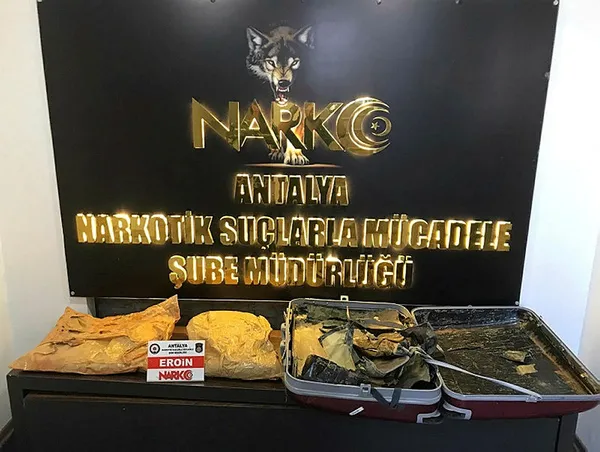 Antalya Havalimanı'nda 3,5 kilogram eroin ele geçirildi: 2 tutuklama - 2
