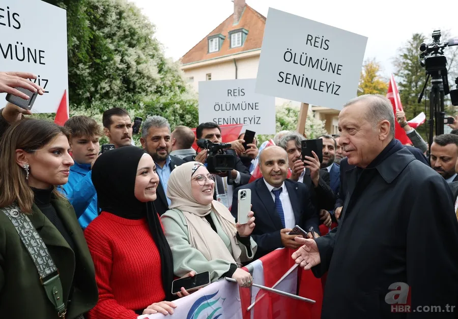 Başkan Erdoğan'a Çekya'nın başkenti Prag'da sevgi seli: Hoş geldin Reis! Ölümüne seninleyiz 12