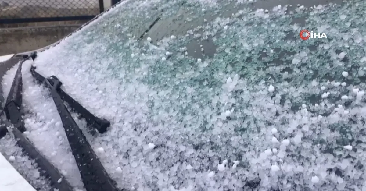 İstanbul'da kar sonrası yağan dolu vatandaşları şaşırttı |Video