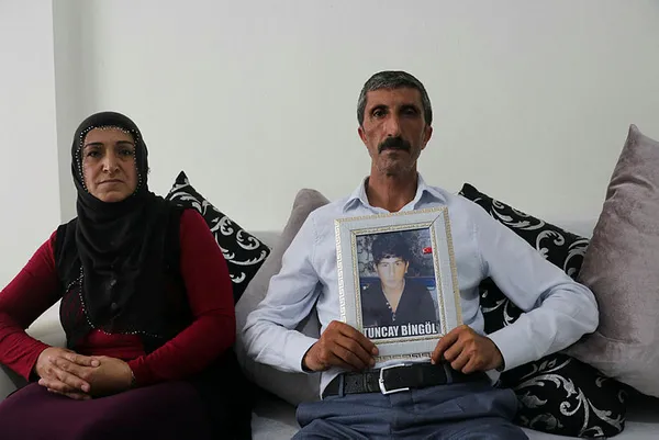 Evlat nöbetindeki babadan oğluna çağrı! Türk askerine polisine teslim olun - 3