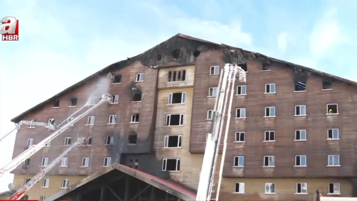 Alevler ahşap giydirmeyi yuttu! Düzce İtfaiye Müdürü A Haber’de