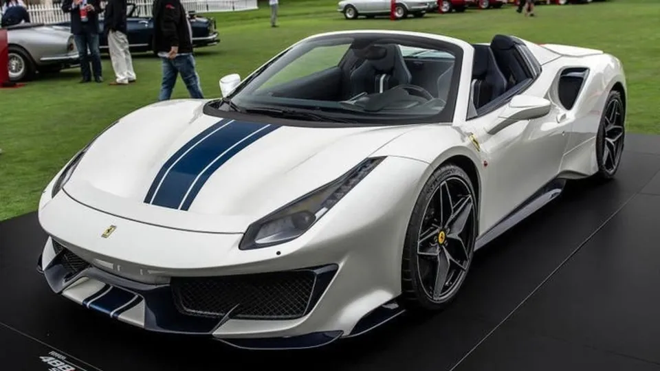 Ferrari'nin yeni canavarı 488 Pista Spider tanıtıldı