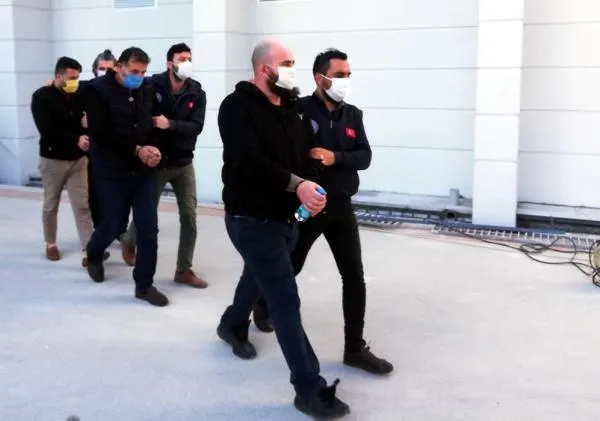 Mersin’de şoke eden olay! Sahte kimlik ve dublörle başkasının dükkanlarını sattılar - 2