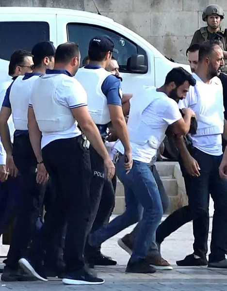 Antalya'da bankada gerçekleşen rehine krizi sona erdi: Banka müdürü ve çalınalar kurtarıldı! Zanlı gözaltında - 9