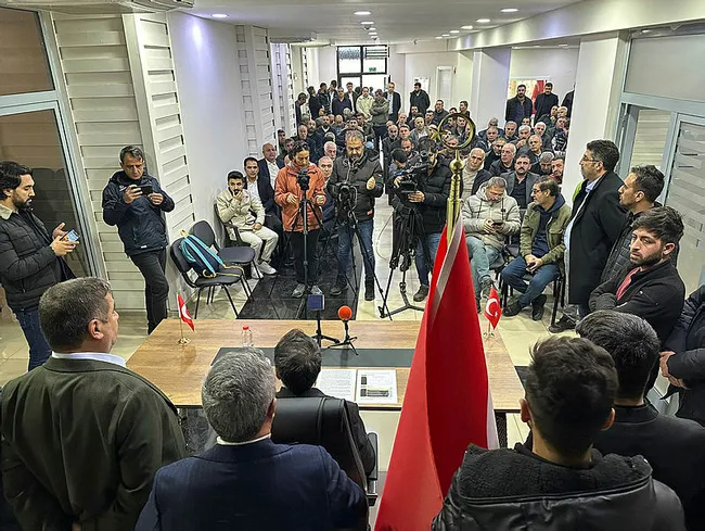 iyi-partide-toplu-istifa-diyarbakir-teskilatindan-12-bin-750-uye-istifa-etti-1702740816807.jpg İYİ Parti'de toplu istifa! Diyarbakır teşkilatından 12 bin 750 üye istifa etti - 1