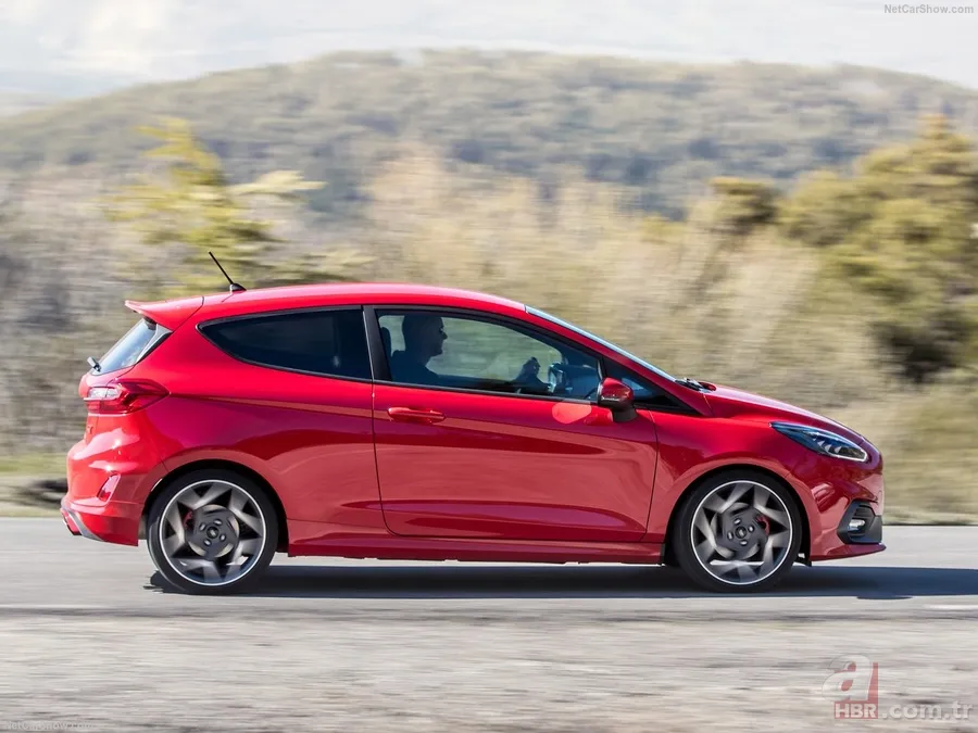 2018 Ford Fiesta ST 24