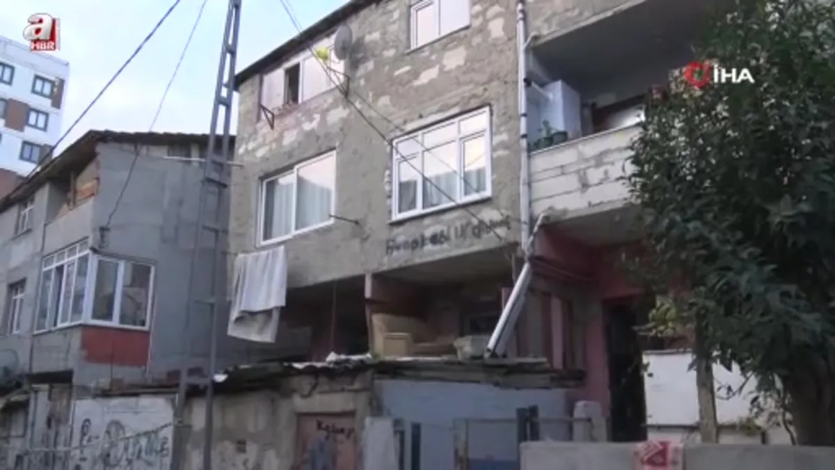 Pendik'te 3 çocuğa mezar olan ev sabahın ilk ışıklarıyla görüntülendi