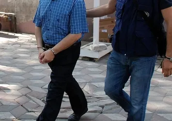 FETÖ'nün firari iş adamına 'para göndermeye çalışan' 2 kişi tutuklandı