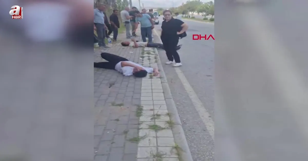 Antalya’da otomobil ağaca çarptı: 2 yaralı