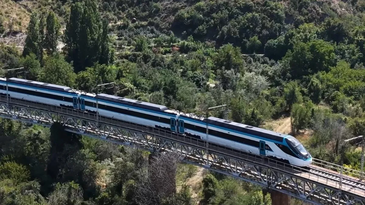 Türkiye'nin ilk milli hızlı treninden yeni rekor! Saatte 250 kilometre hıza ulaştı