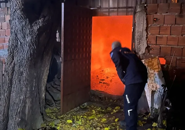 Bursa’da marangoz atölyesinde yangın!