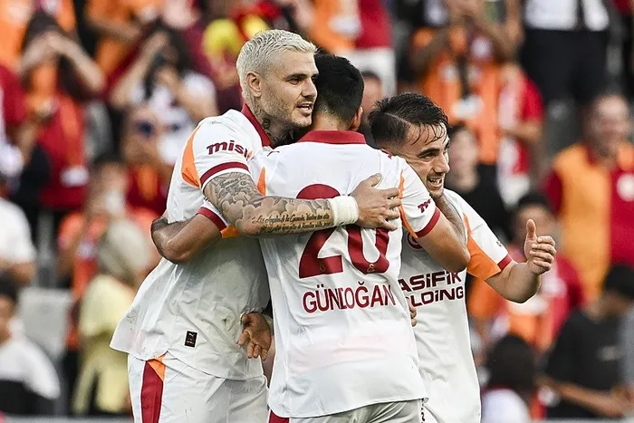 galatasaray-kaldigi-yerden-devam-etti-cimbom-3-puani-2-golle-aldi-1757780091518.jpeg FOTOĞRAF (AA)